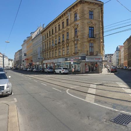 Sonniges Studio Heinzelmanngasse Apartment Wina Bagian luar foto