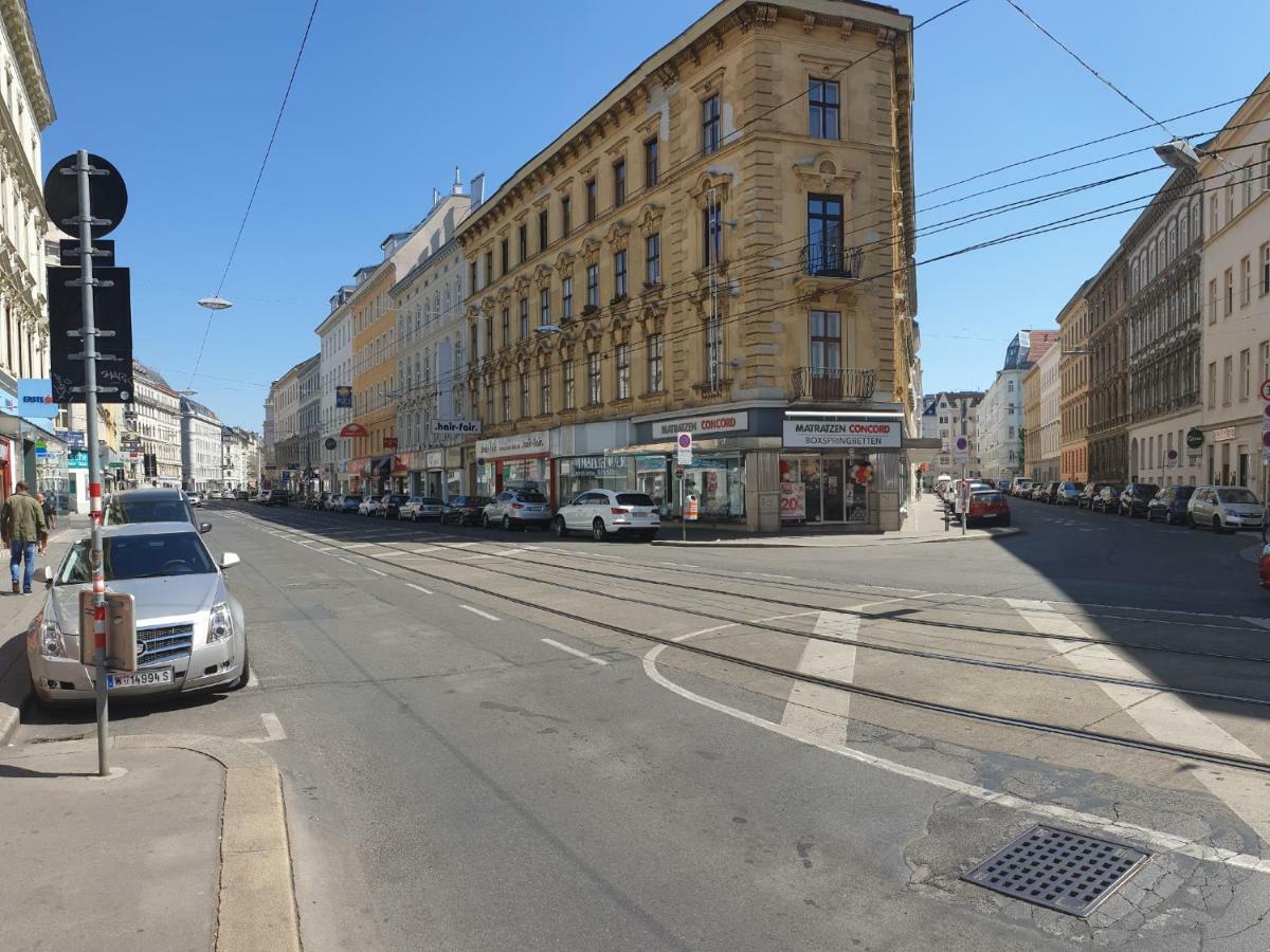 Sonniges Studio Heinzelmanngasse Apartment Wina Bagian luar foto